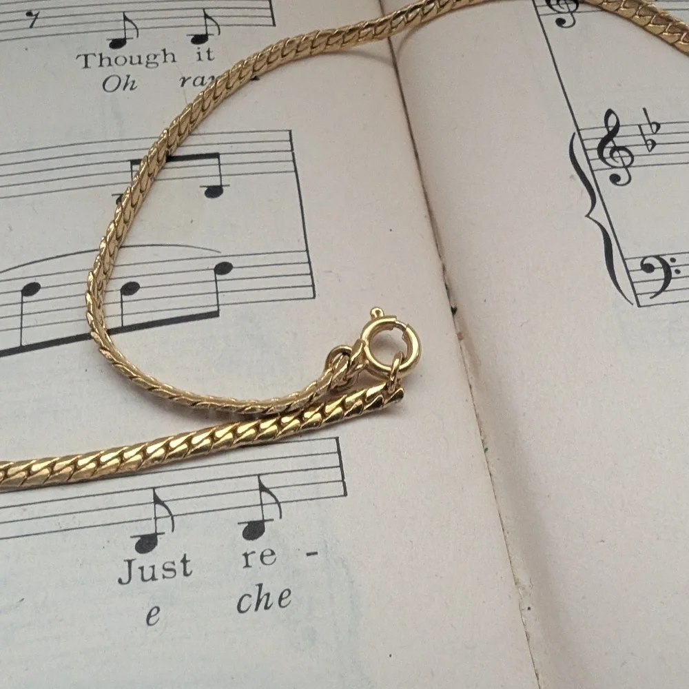 Elegant Gold Chain Necklace - Picture 7 of 8